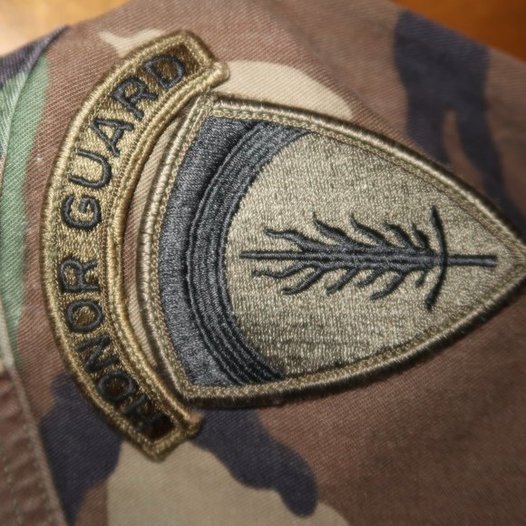 Men's Military Issue Woodland Camouflage Pattern Combat Coat Size Large/Regular - Picture 9 of 16